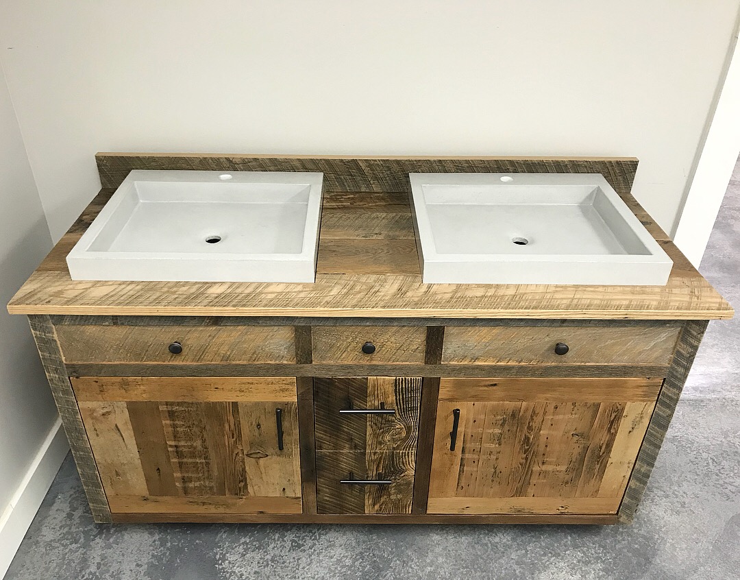 Featured image of post Wooden Double Sink Bathroom Vanity / Our antique double vanities are crafted with the highest european standards.